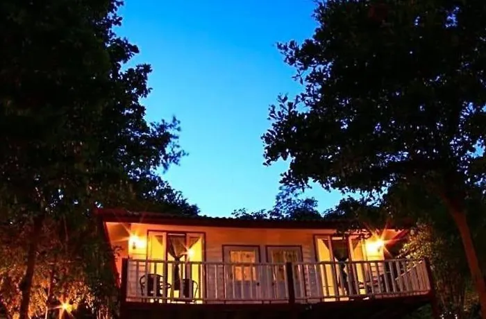 Baanrai Areeya Resort 2*